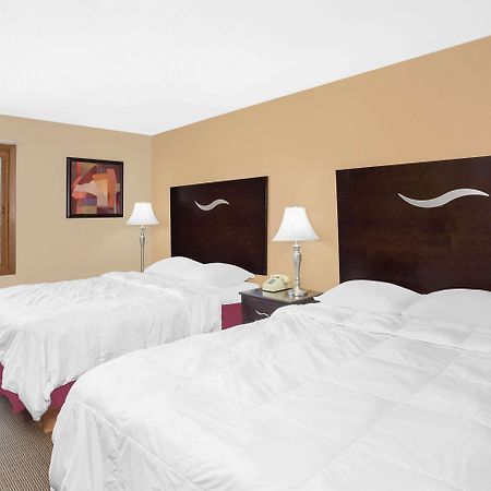 Super 8 By Wyndham Sheboygan Wi Exterior foto