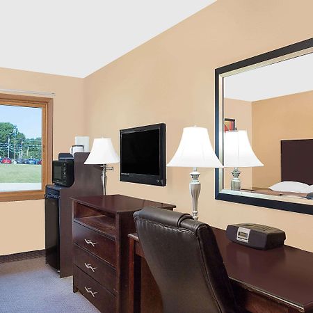 Super 8 By Wyndham Sheboygan Wi Exterior foto