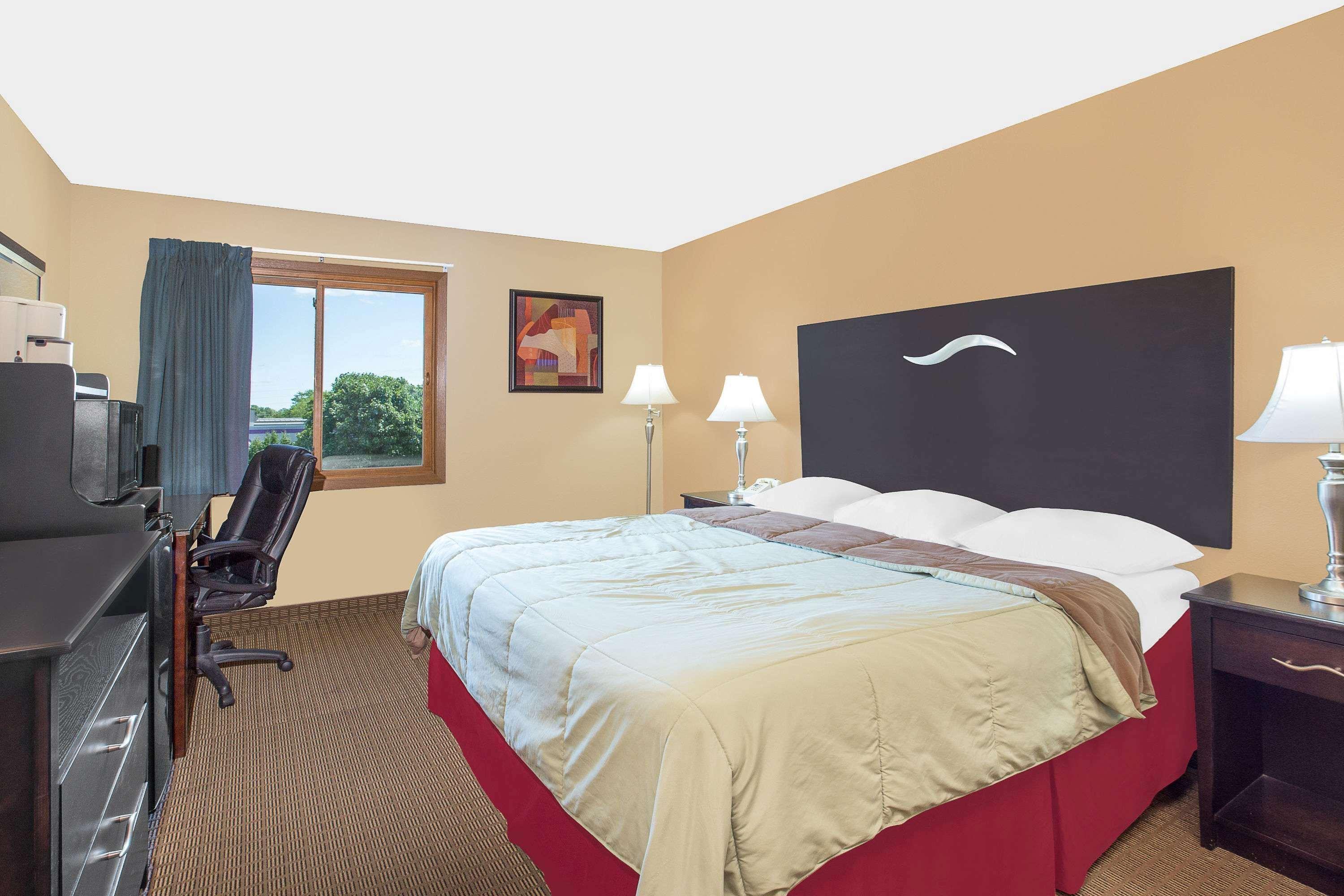 Super 8 By Wyndham Sheboygan Wi Exterior foto