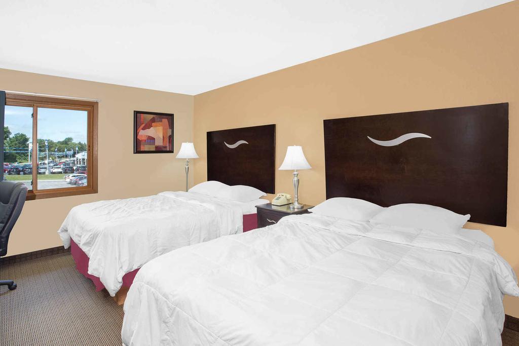 Super 8 By Wyndham Sheboygan Wi Exterior foto