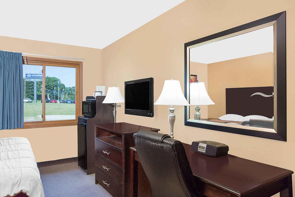 Super 8 By Wyndham Sheboygan Wi Exterior foto