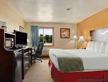 Super 8 By Wyndham Sheboygan Wi Exterior foto